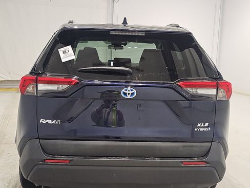 Used 2021 Toyota RAV4 XLE image 5