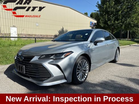Used 2020 Toyota Avalon Limited w/ Advanced Safety Package FWD image 1