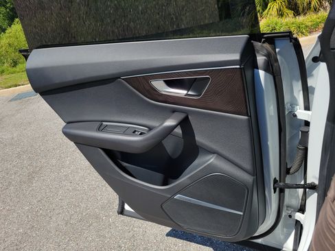 Used 2021 Audi Q8 Premium Plus w/ Premium Plus Package image 17