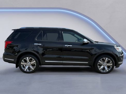 Used 2018 Ford Explorer Platinum image 2