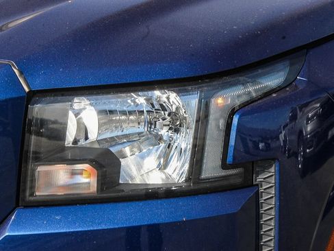 Used 2022 Nissan Frontier SV AWD/4WD image 5