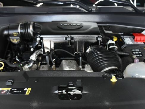 Used 2025 Jeep Compass Latitude w/ Sun & Sound Group AWD/4WD image 34