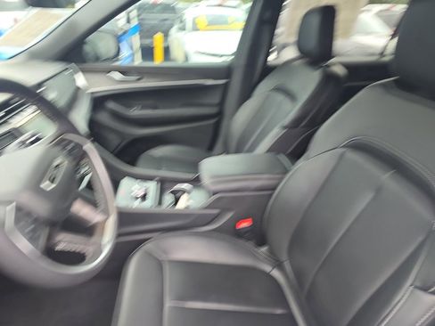 Used 2025 Jeep Grand Cherokee L Limited w/ Black Appearance Package image 19