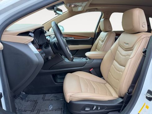Used 2018 Cadillac XT5 Platinum AWD/4WD image 14