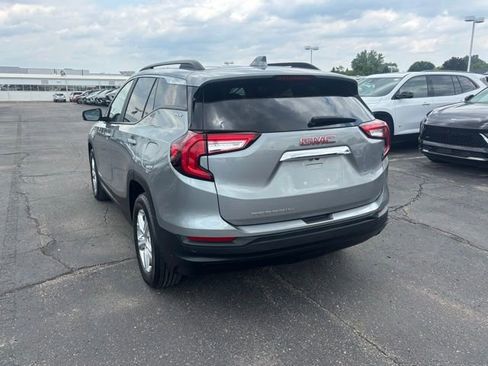 Used 2023 GMC Terrain SLE w/ Driver Convenience Package FWD image 8