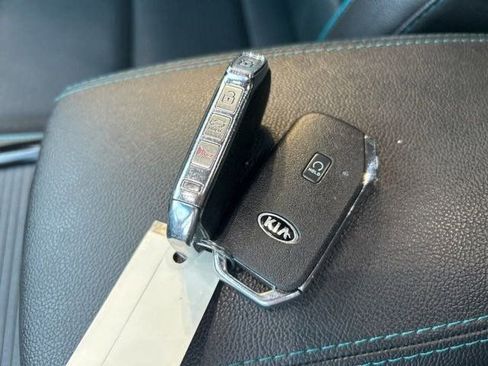 Used 2021 Kia Niro EX Premium w/ Cold Weather Package image 52