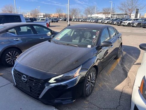 Used 2025 Nissan Altima 2.5 SV image 3