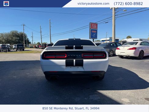 Used 2019 Dodge Challenger SXT image 5
