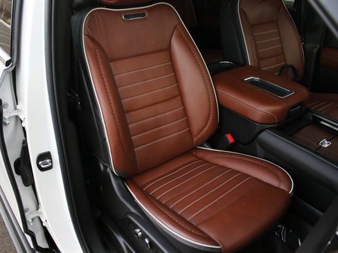 Used 2024 GMC Yukon XL Denali Ultimate image 11