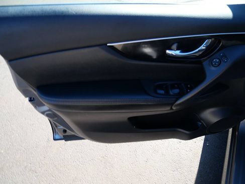Used 2018 Nissan Rogue Sport SL w/ SL Premium Package AWD/4WD image 21