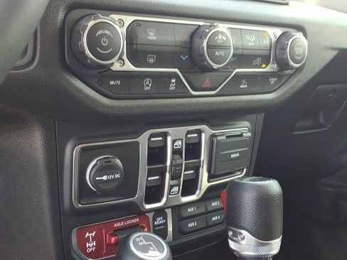 Used 2024 Jeep Gladiator Sport AWD/4WD image 14