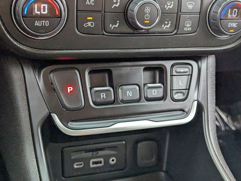 Used 2021 GMC Terrain SLT image 27