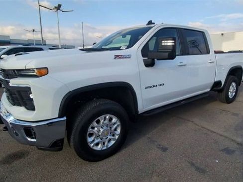 Used 2024 Chevrolet Silverado 2500 LT image 4