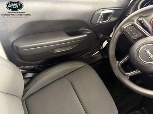 Used 2022 Jeep Wrangler Unlimited Sport AWD/4WD image 32
