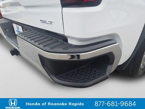 Used 2025 GMC Sierra 1500 SLT AWD/4WD image 30