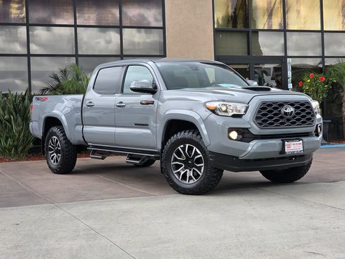 Used 2021 Toyota Tacoma TRD Sport w/ Technology Package image 3