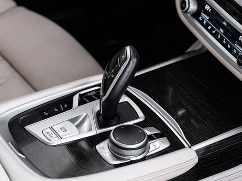 Used 2020 BMW 740i w/ Premium Package RWD image 23