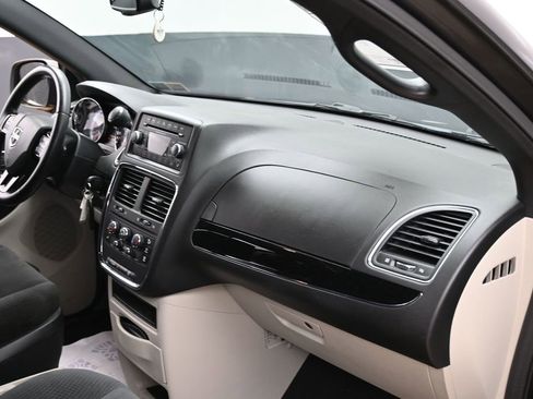 Used 2016 Dodge Grand Caravan SE FWD image 35