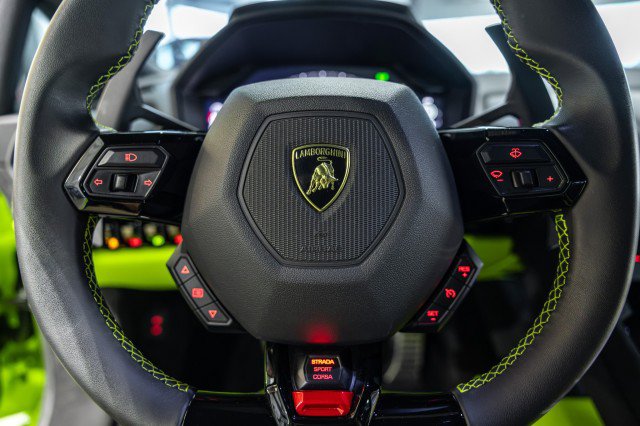 Used 2023 Lamborghini Huracan Tecnica RWD image 13