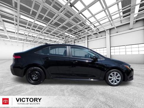 Used 2024 Toyota Corolla LE FWD image 2