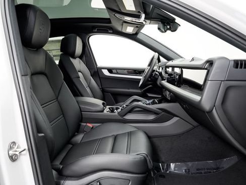 New 2026 Porsche Cayenne Coupe AWD/4WD image 24