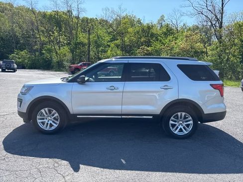 Used 2019 Ford Explorer XLT w/ Class III Trailer Tow Package AWD/4WD image 2