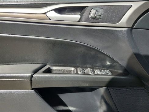 Used 2020 Ford Fusion SEL image 21