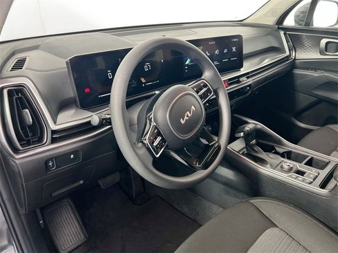 Certified 2024 Kia Sorento LX image 10