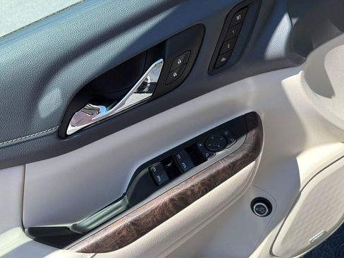 Used 2023 GMC Acadia Denali w/ Denali Technology Package FWD image 35