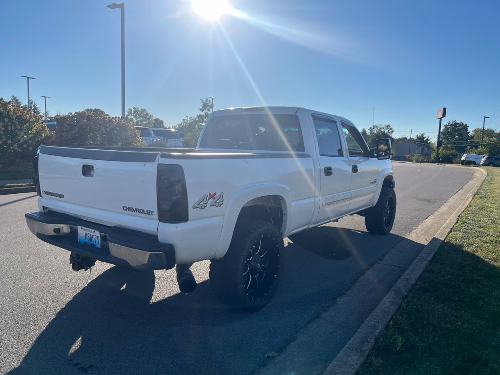 Used 2005 Chevrolet Silverado 2500 LT w/ Heavy-Duty Power Package AWD/4WD image 3