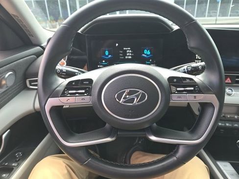 Used 2021 Hyundai Elantra Limited FWD image 4