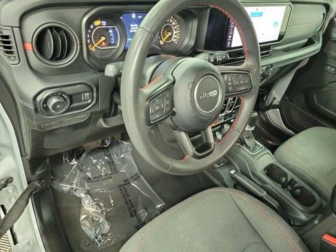 Used 2024 Jeep Wrangler Rubicon image 19
