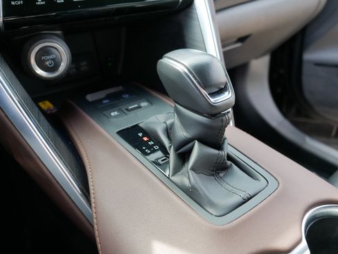 Used 2023 Toyota Venza XLE AWD/4WD image 28