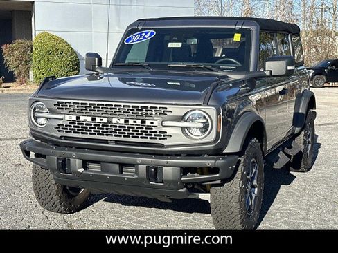 Used 2024 Ford Bronco Badlands image 3