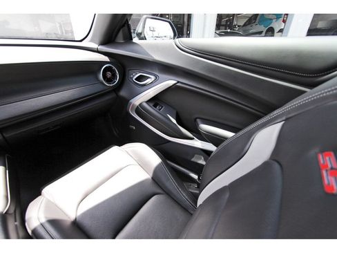 Used 2016 Chevrolet Camaro SS RWD image 11