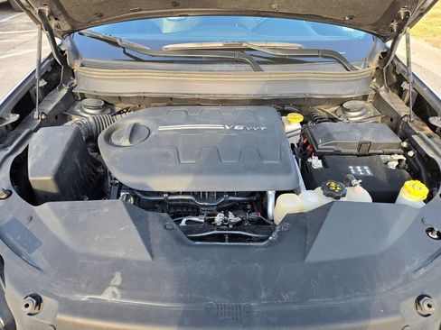 Used 2020 Jeep Cherokee Trailhawk w/ Cold Weather Group image 31