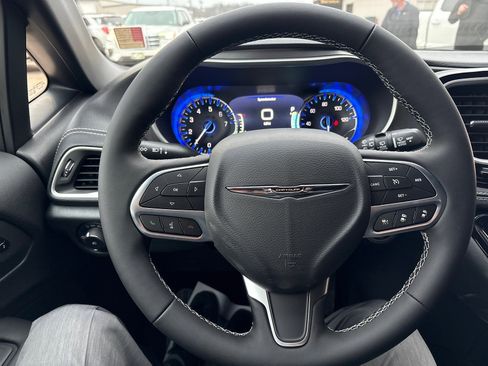 New 2026 Chrysler Pacifica Select image 16