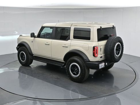 Certified 2025 Ford Bronco Outer Banks w/ Sasquatch Package AWD/4WD image 45
