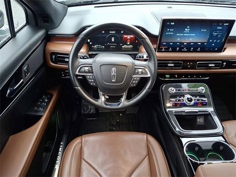 Certified 2023 Lincoln Nautilus Reserve image 13