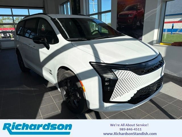 New 2027 Chrysler Pacifica Select AWD/4WD image 1