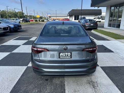Used 2024 Volkswagen Jetta SE w/ Panoramic Sunroof Package FWD image 4