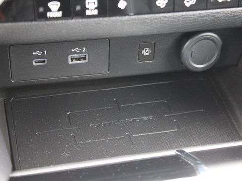 Used 2024 Mitsubishi Outlander SE AWD/4WD image 8