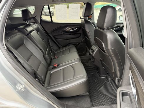 Used 2023 GMC Terrain SLT image 10