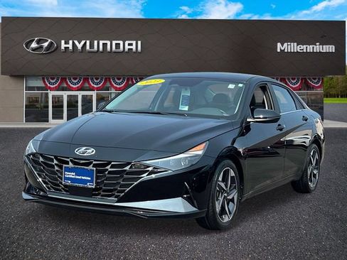Certified 2023 Hyundai Elantra Limited w/ Preferred Accessory Package FWD image 4