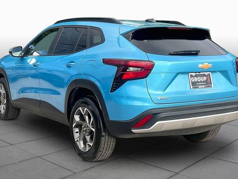Used 2025 Chevrolet Trax LT FWD image 12