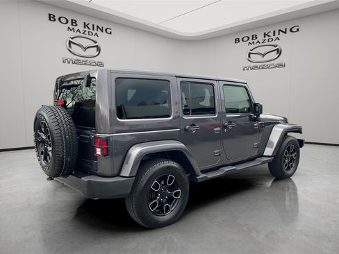 Used 2018 Jeep Wrangler Unlimited Sahara image 5