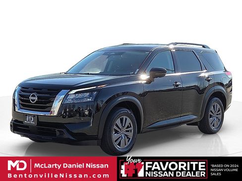Used 2025 Nissan Pathfinder SV FWD image 2