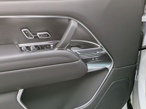 Used 2025 Land Rover Range Rover Long Wheelbase SE image 13