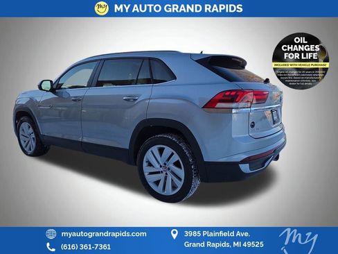 Used 2022 Volkswagen Atlas Cross Sport SE image 5