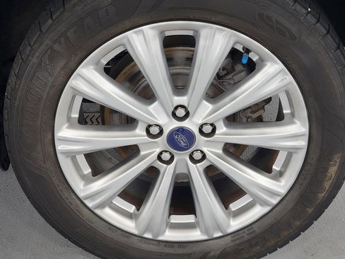 Used 2018 Ford Escape Titanium w/ Ford Safe & Smart Package AWD/4WD image 11